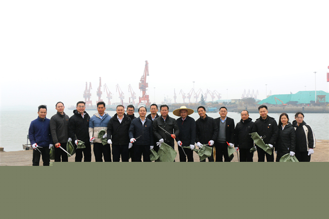 中马合资公司开展清理海洋垃圾志愿服务活动。